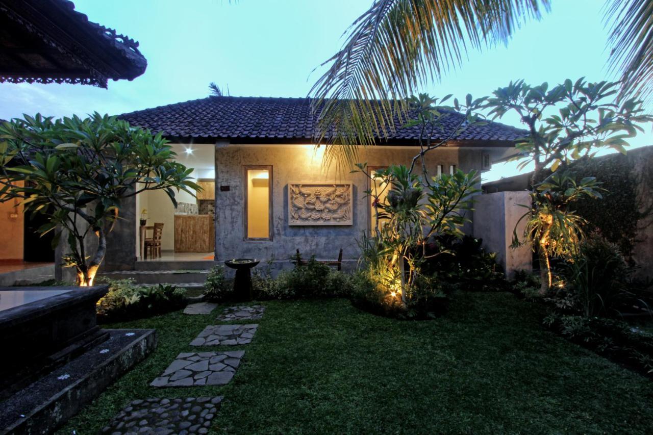 Sari House Ubud - Balinese Style Homestay Экстерьер фото